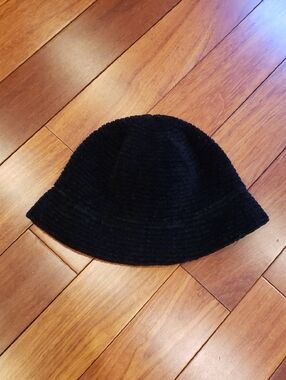 LOFT Ann Taylor women's Black Bucket Hat. Chenille like fabric